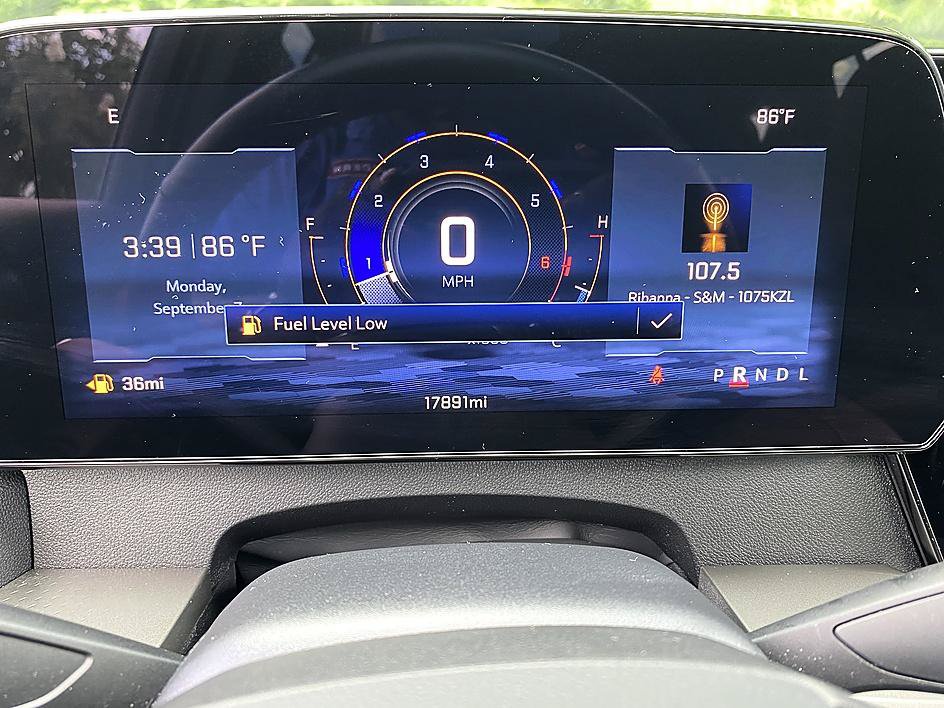 Used 2025 Chevrolet Traverse LT w/ Sun and Wheel Package FWD image 16