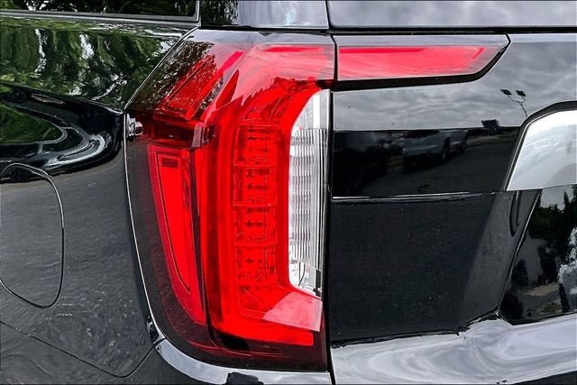 Used 2024 GMC Yukon XL Denali AWD/4WD image 32