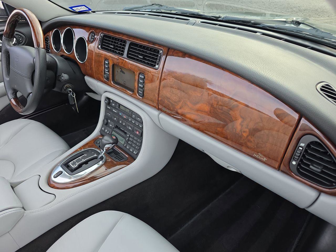 Used 2004 Jaguar XK8 Convertible image 32