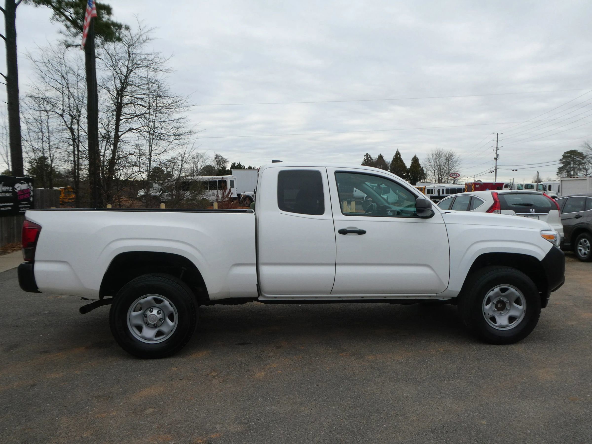 Used 2022 Toyota Tacoma SR image 4