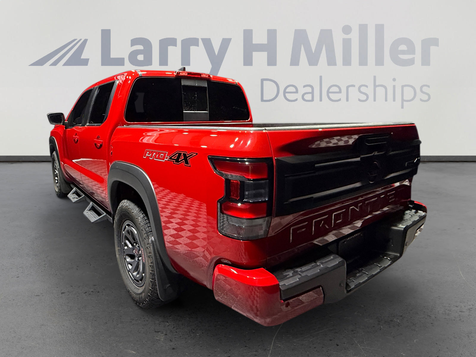 Certified 2025 Nissan Frontier PRO-4X AWD/4WD image 3