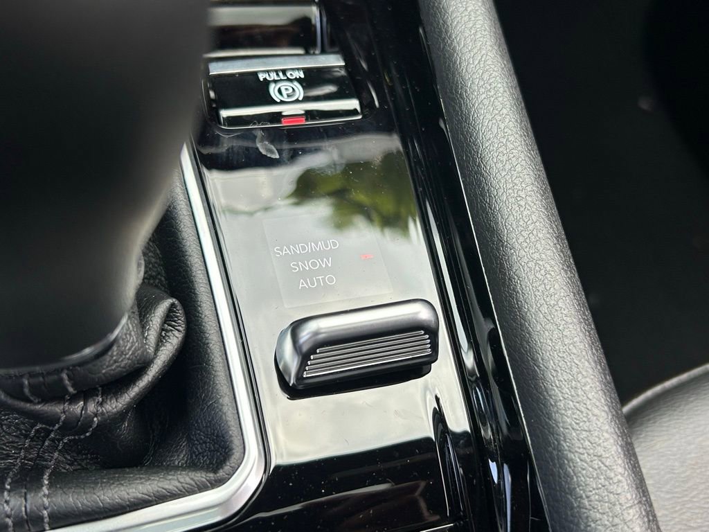 New 2025 Jeep Compass Latitude w/ Sun & Sound Group AWD/4WD image 51