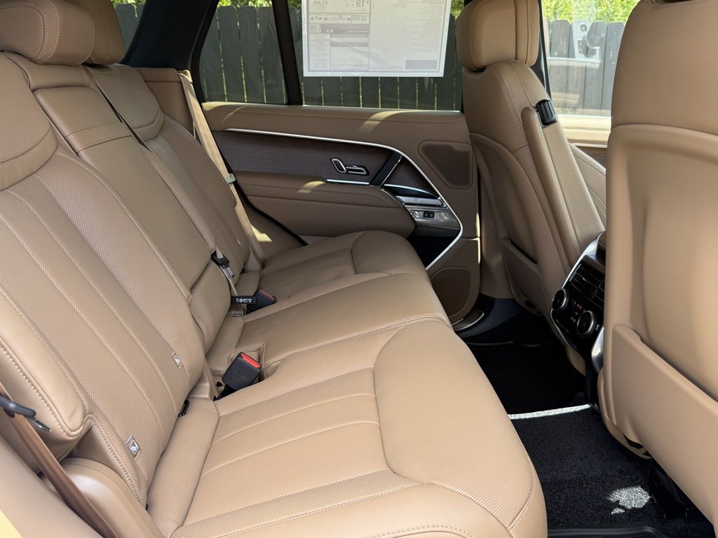 New 2025 Land Rover Range Rover SE image 32