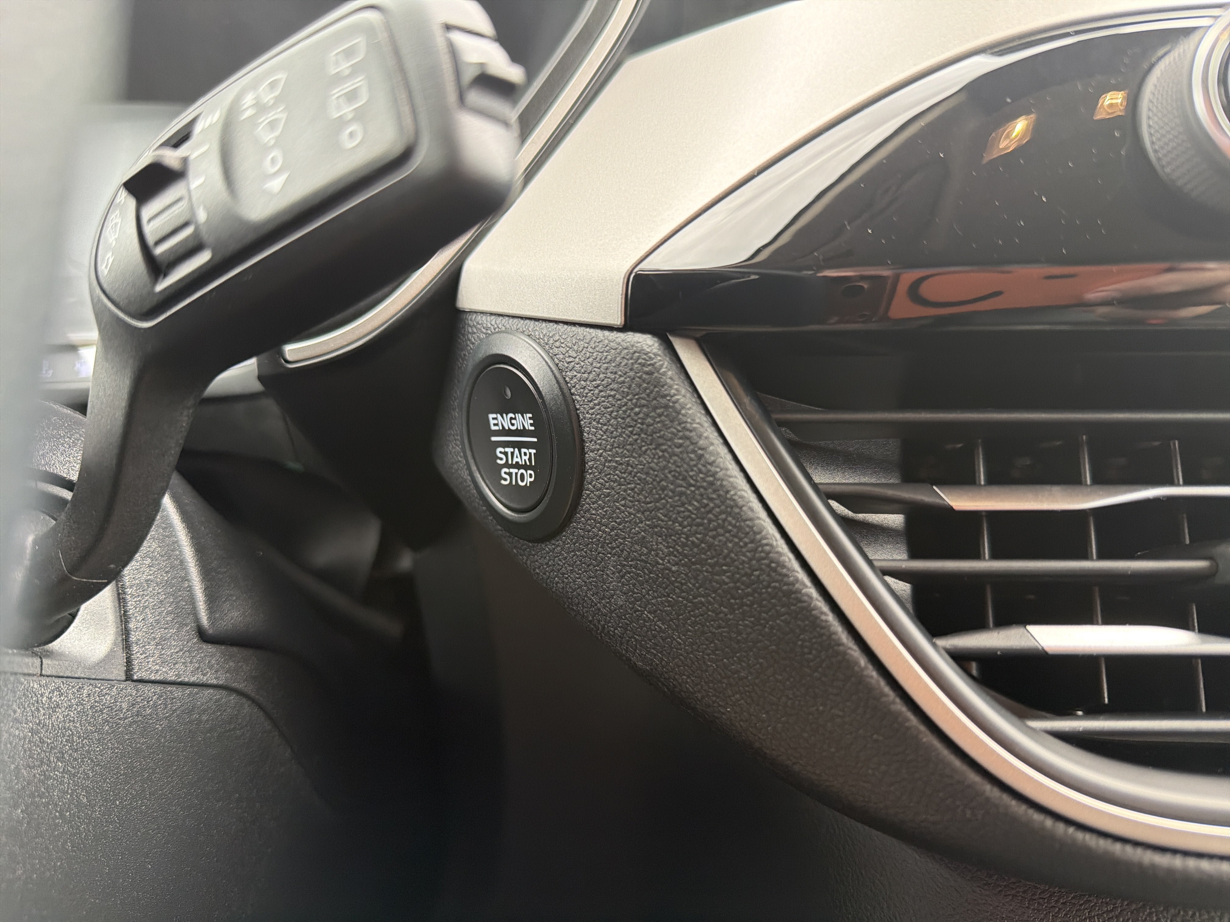 Used 2020 Ford Escape SE AWD/4WD image 18