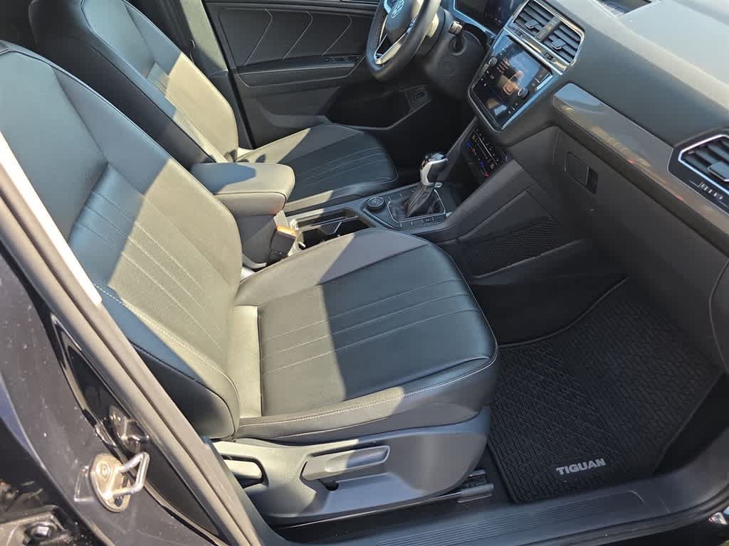 Used 2022 Volkswagen Tiguan SE AWD/4WD image 10
