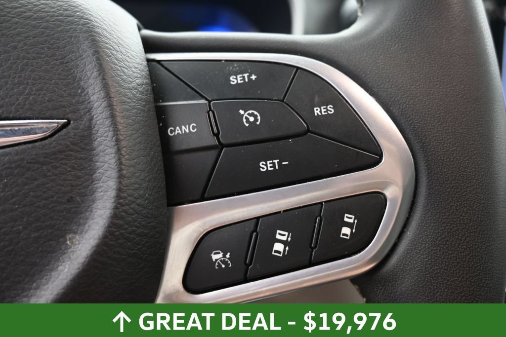 Used 2023 Chrysler Pacifica Touring-L FWD image 25