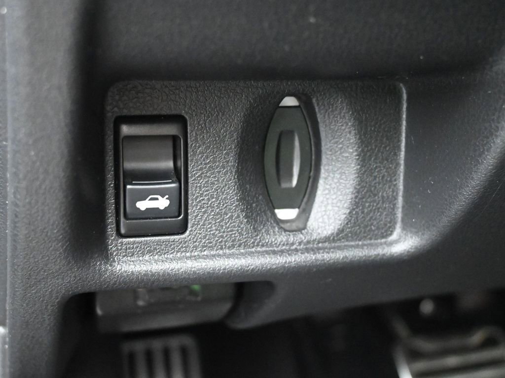 Used 2014 Nissan GT-R Premium image 18