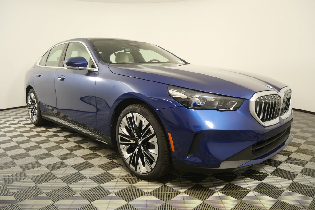 New 2027 BMW 530i w/ Premium Package RWD image 2