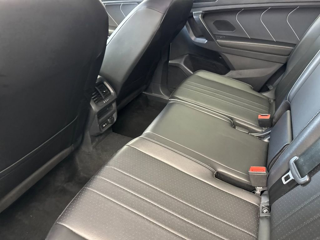 Used 2024 Volkswagen Tiguan SE image 11