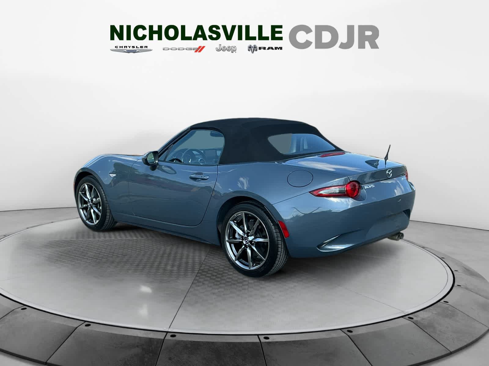 Used 2021 MAZDA MX-5 Miata Grand Touring RWD image 3