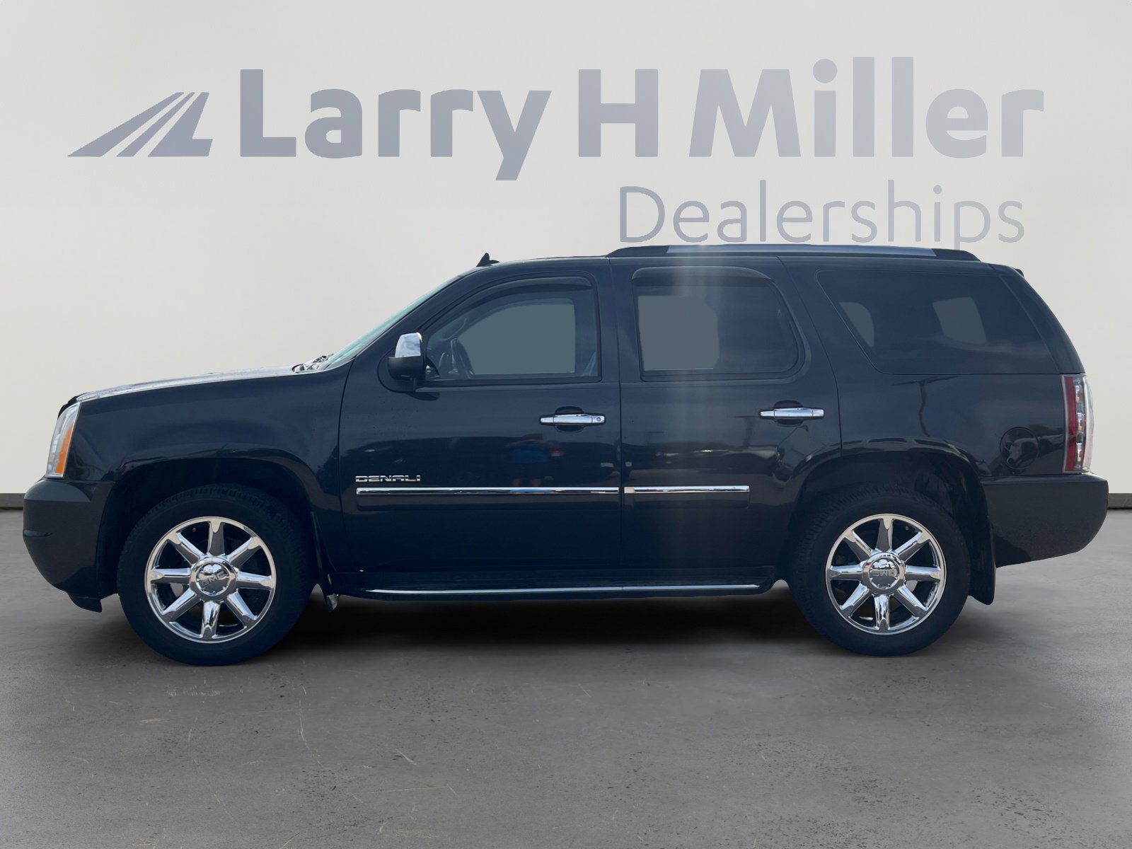 Used 2013 GMC Yukon Denali AWD/4WD image 2