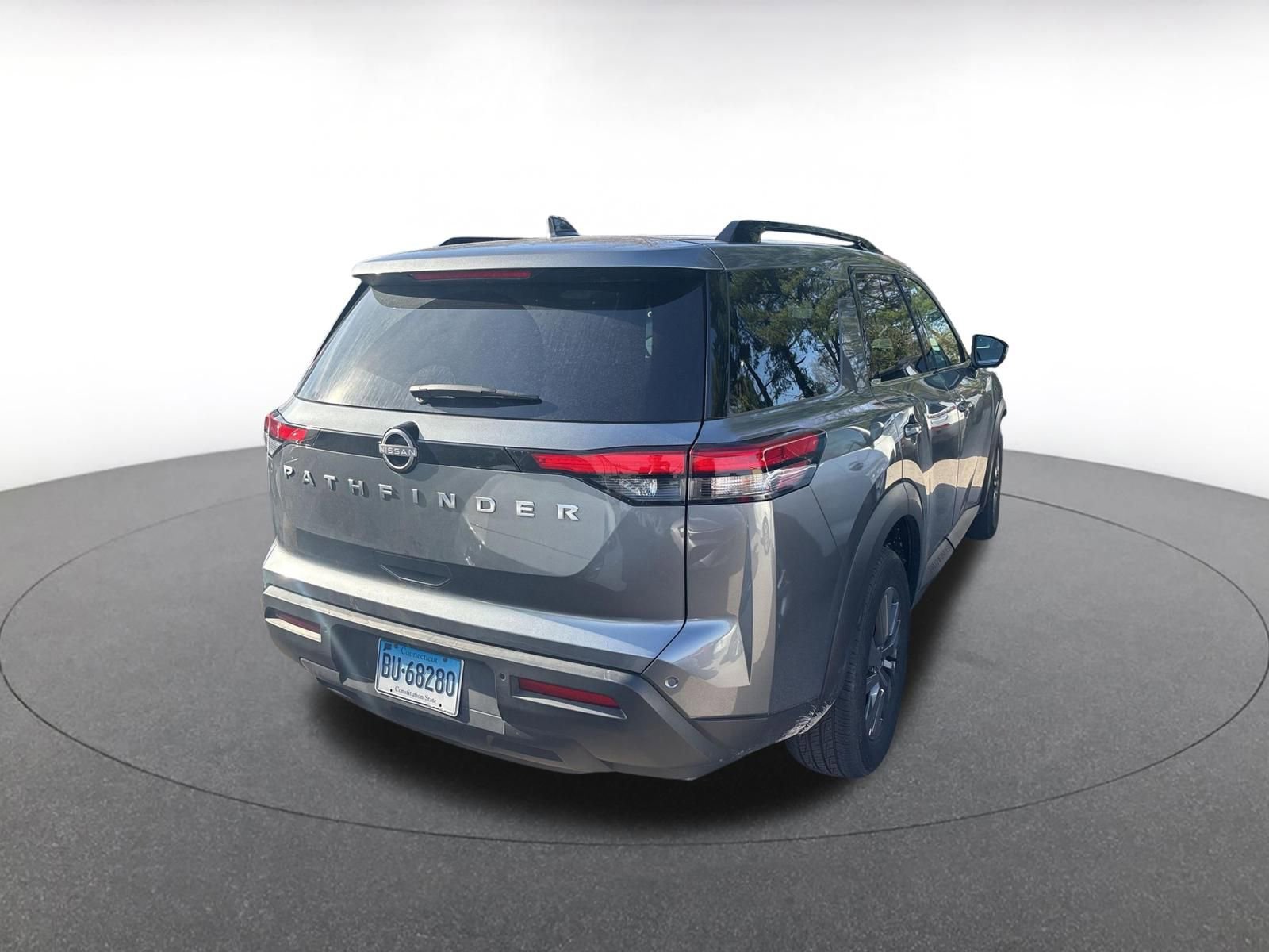 Used 2025 Nissan Pathfinder SV image 7