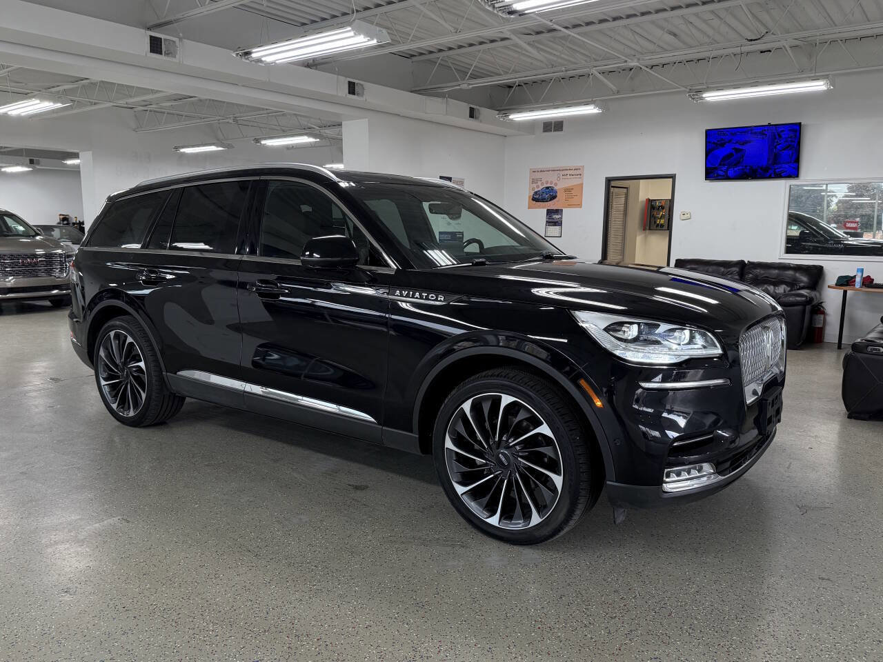 Used 2020 Lincoln Aviator Reserve w/ Equipment Group 202A image 5