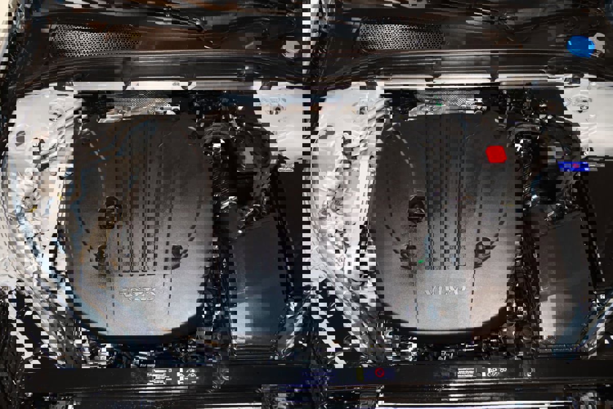 Used 2025 Volvo V60 B5 Cross Country Plus image 79