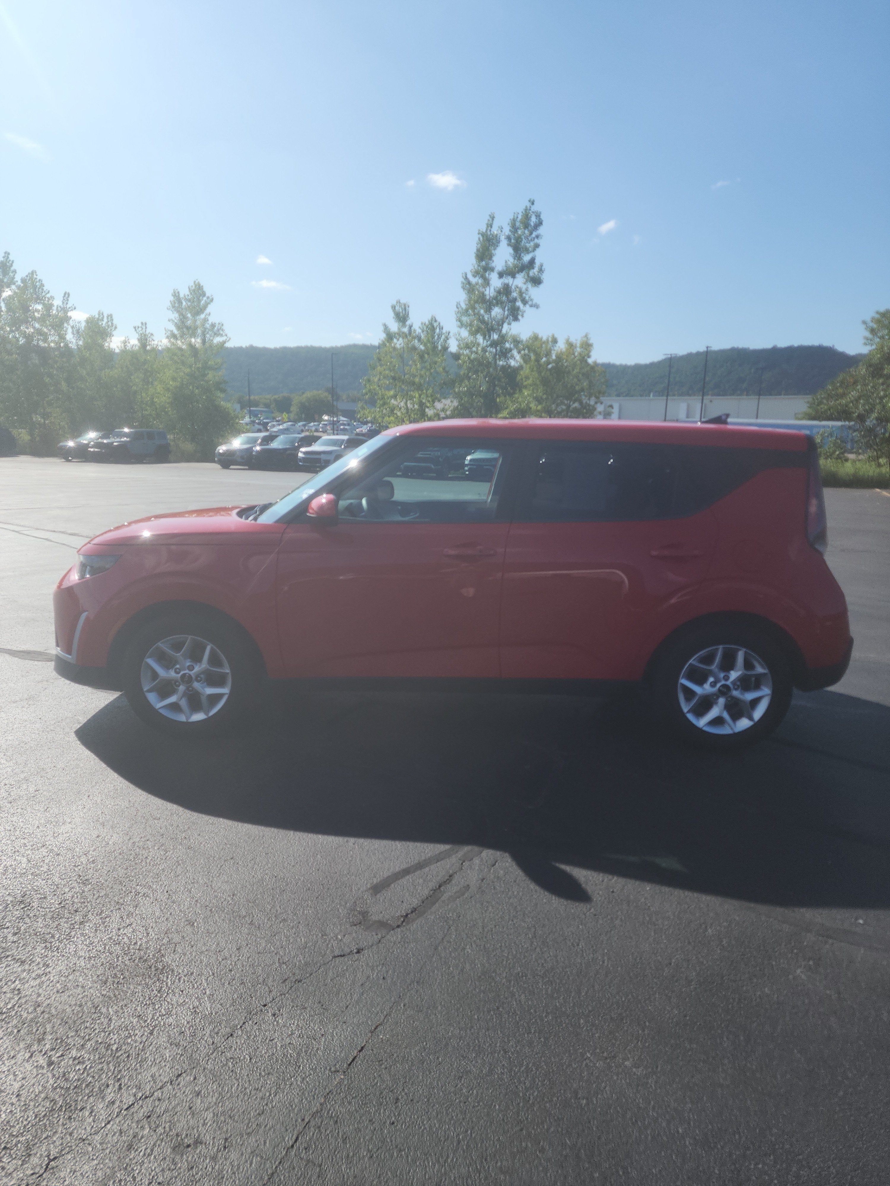 Used 2023 Kia Soul S FWD image 3