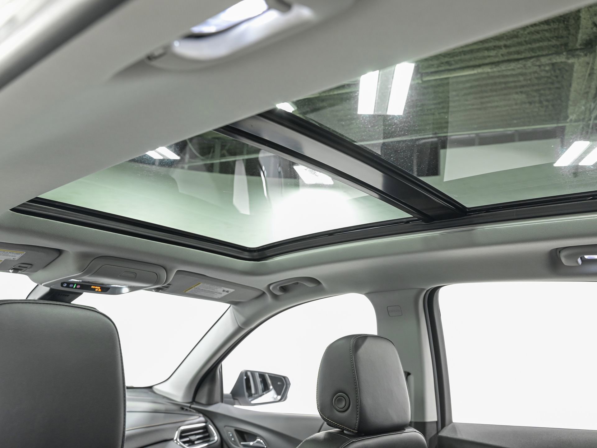 Used 2023 Chevrolet Equinox Premier FWD image 25