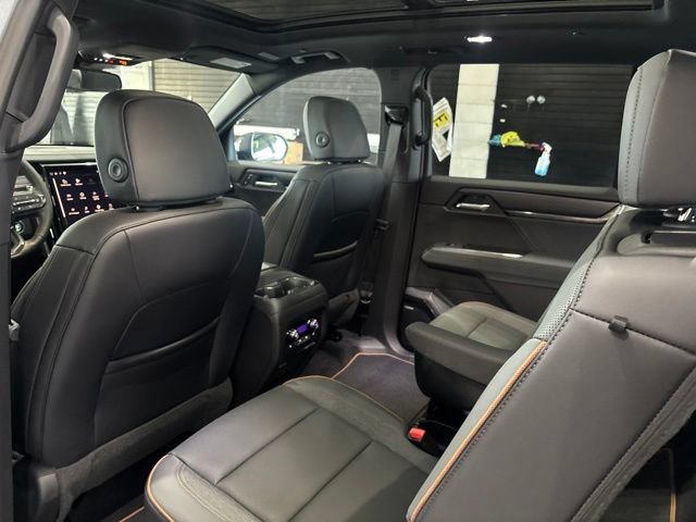 Used 2025 GMC Acadia AT4 w/ Luxury Package AWD/4WD image 29