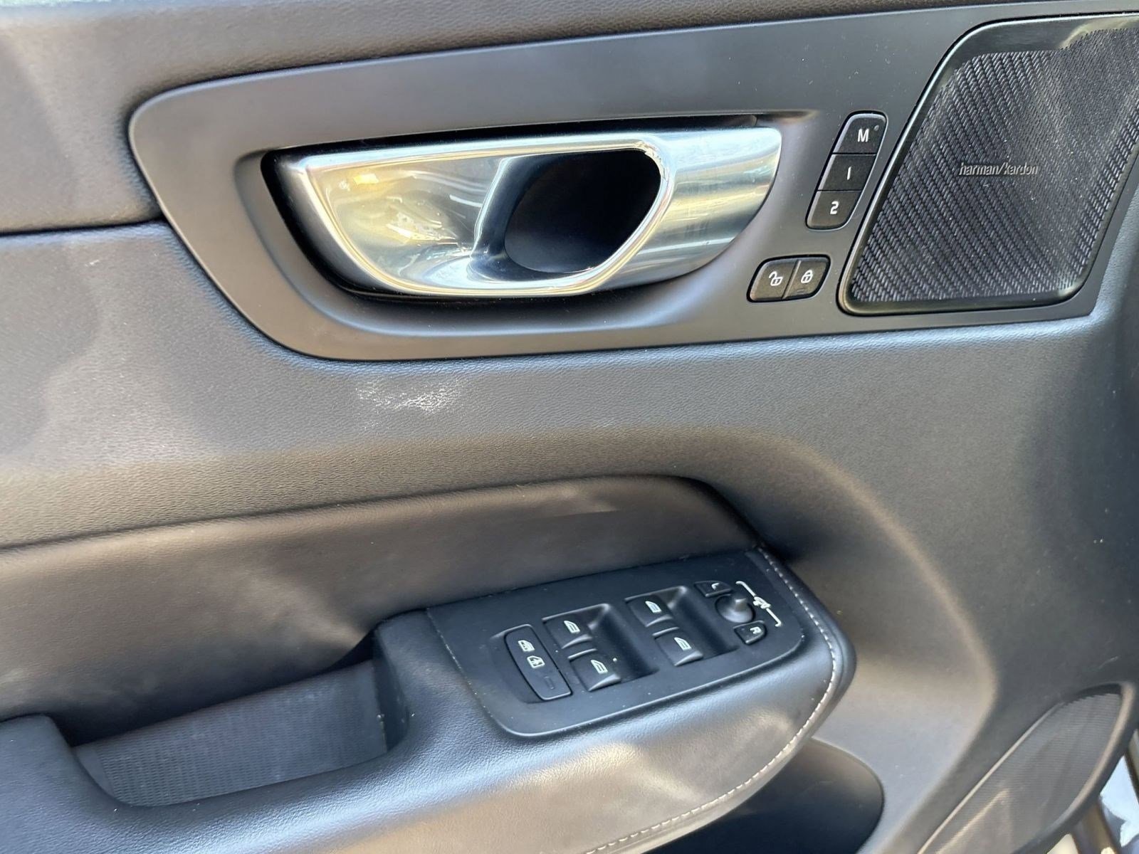 Used 2023 Volvo XC60 B5 Ultimate AWD/4WD image 13