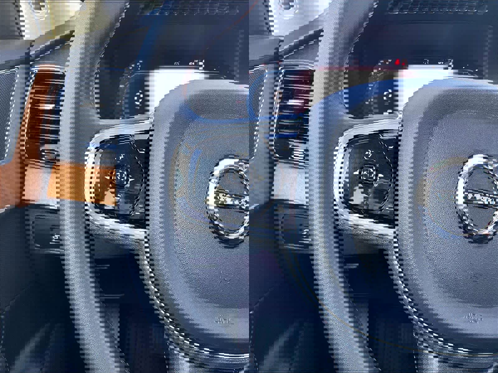 Used 2023 Volvo XC90 T8 Plus image 21