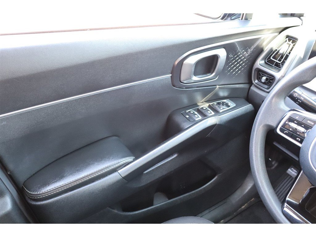 Used 2022 Kia Sorento LX FWD image 18