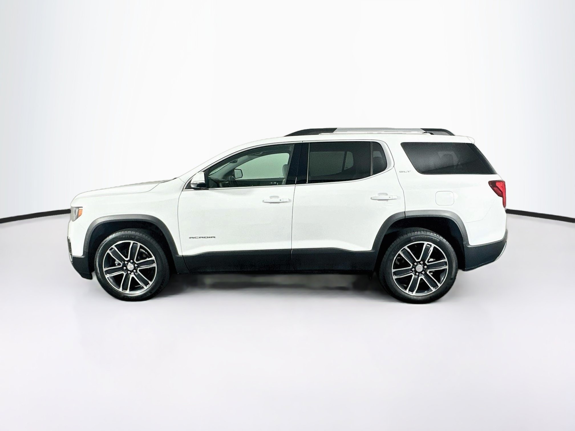 Used 2023 GMC Acadia SLT w/ Technology Package FWD image 4