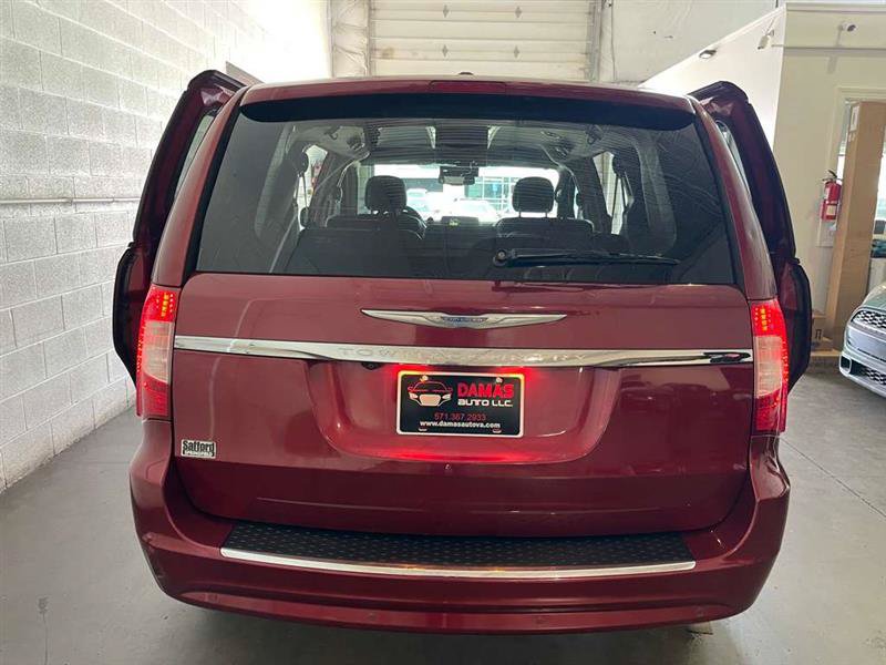 Used 2015 Chrysler Town & Country Touring-L w/ Driver Convenience Group FWD image 16