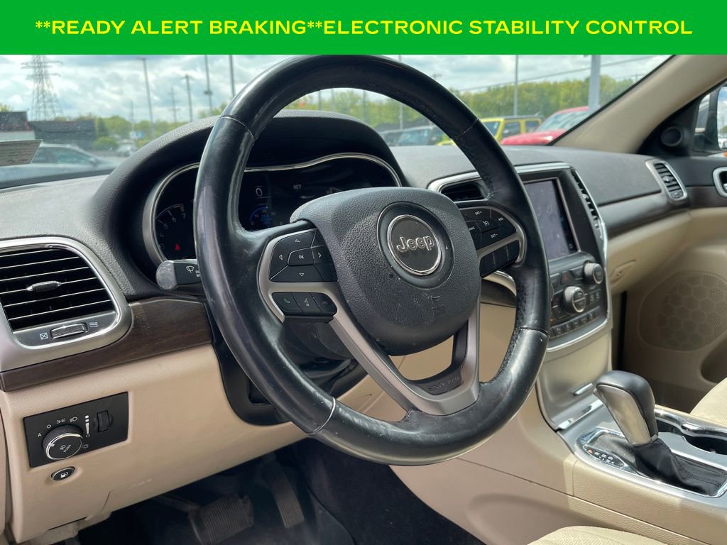 Used 2018 Jeep Grand Cherokee Laredo AWD/4WD image 15