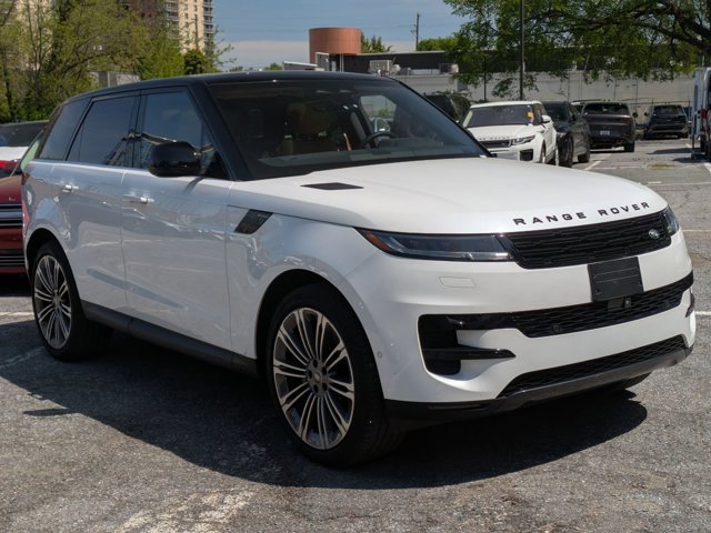 Used 2024 Land Rover Range Rover Sport SE image 3