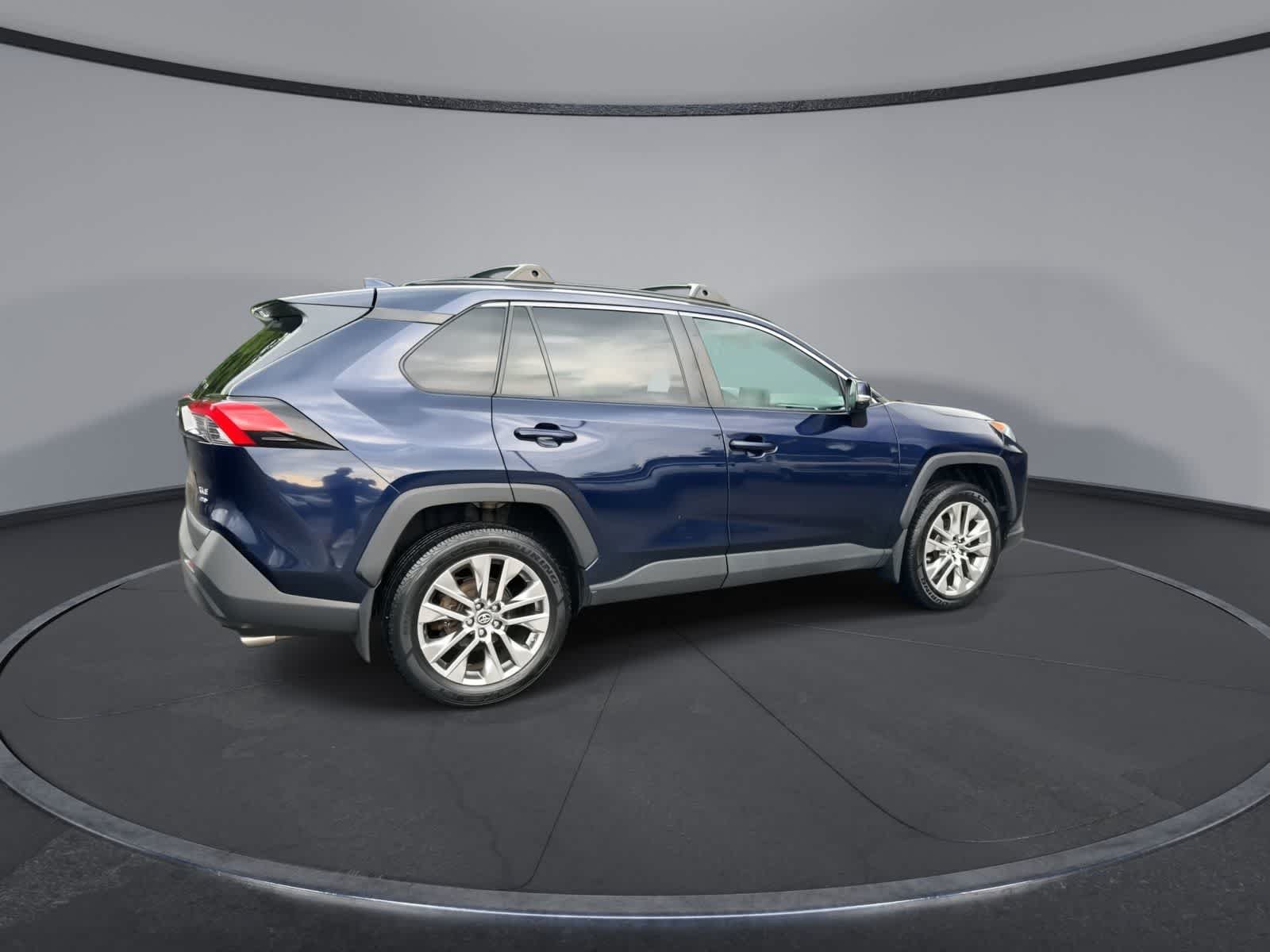 Used 2019 Toyota RAV4 XLE Premium w/ Cold Weather Package AWD/4WD image 8