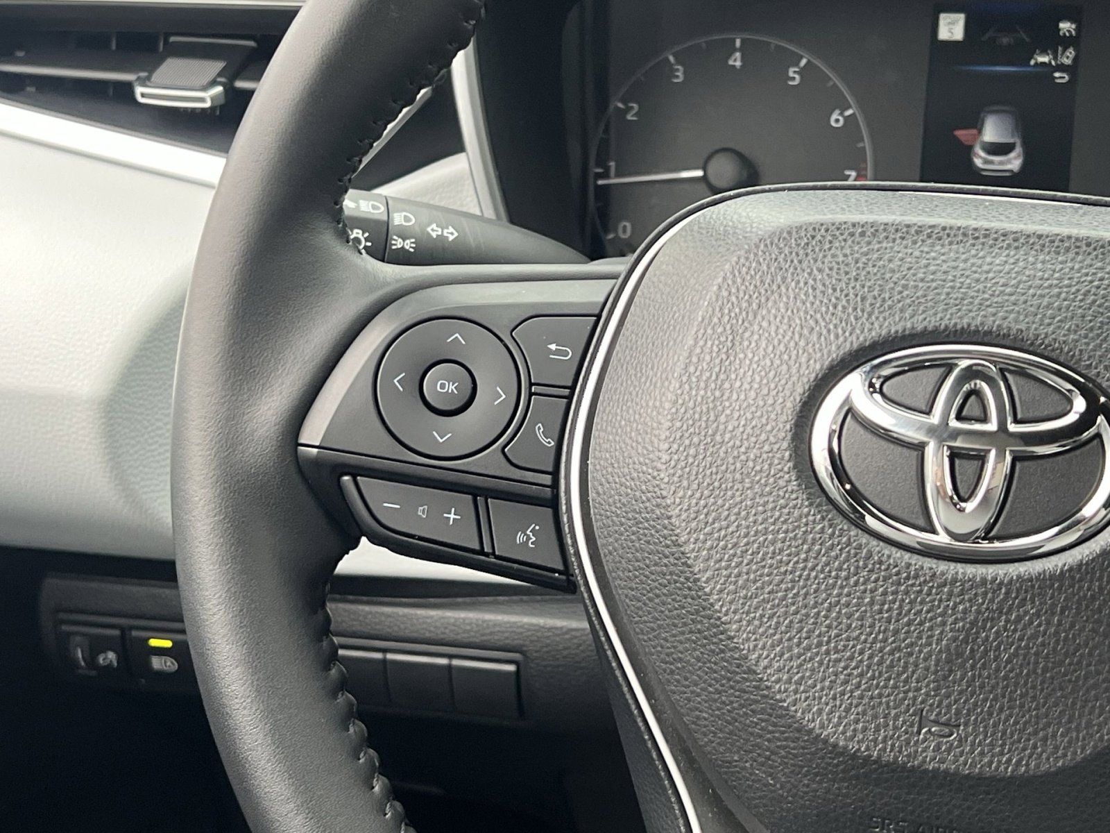 Used 2025 Toyota Corolla SE image 33