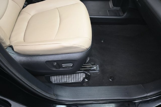 Used 2021 Toyota Sienna XLE FWD image 30