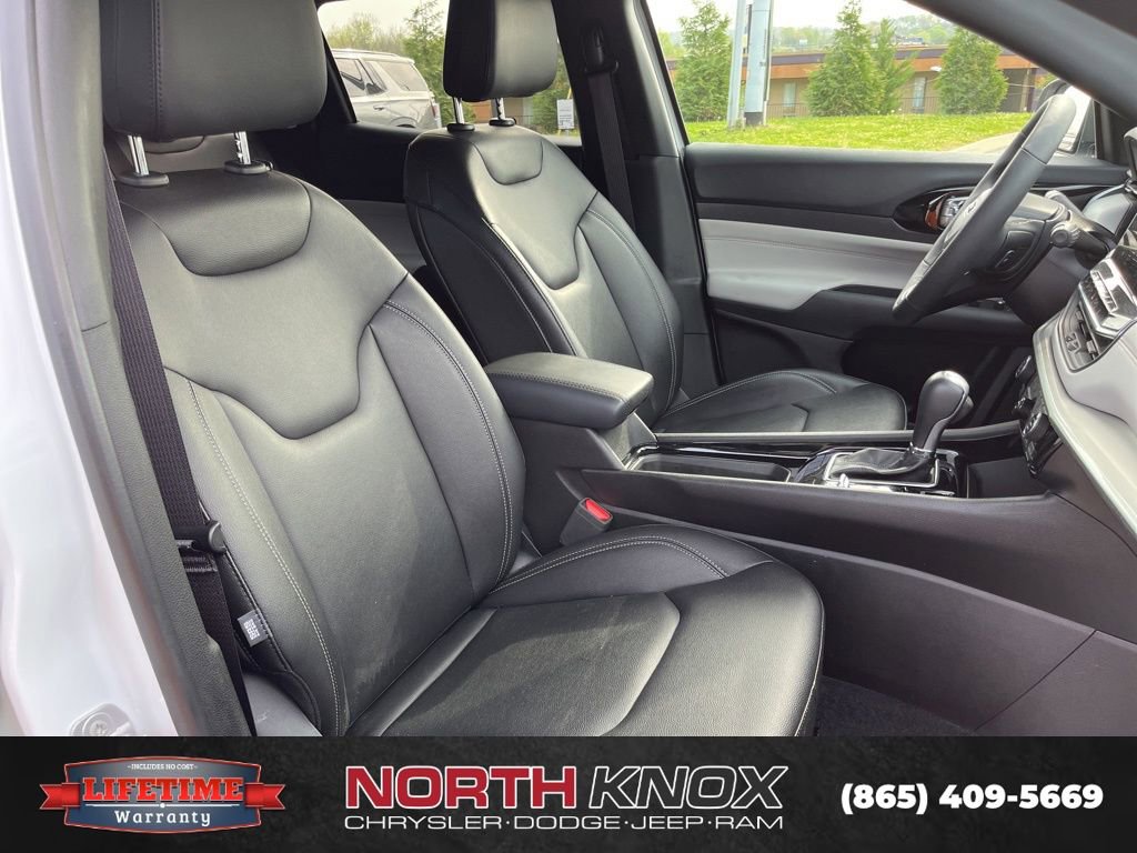 Used 2025 Jeep Compass Limited image 11