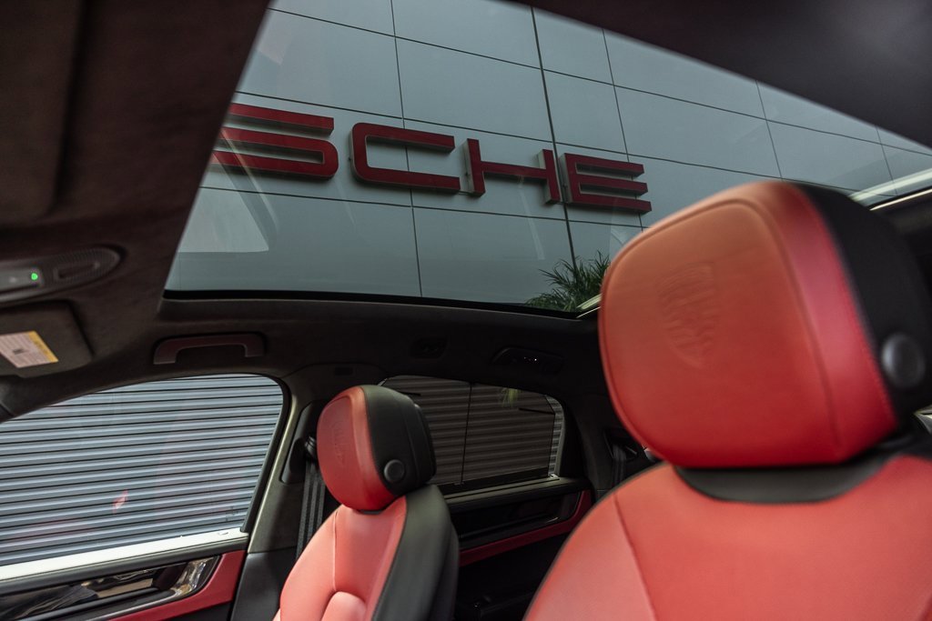 Certified 2025 Porsche Cayenne GTS image 18