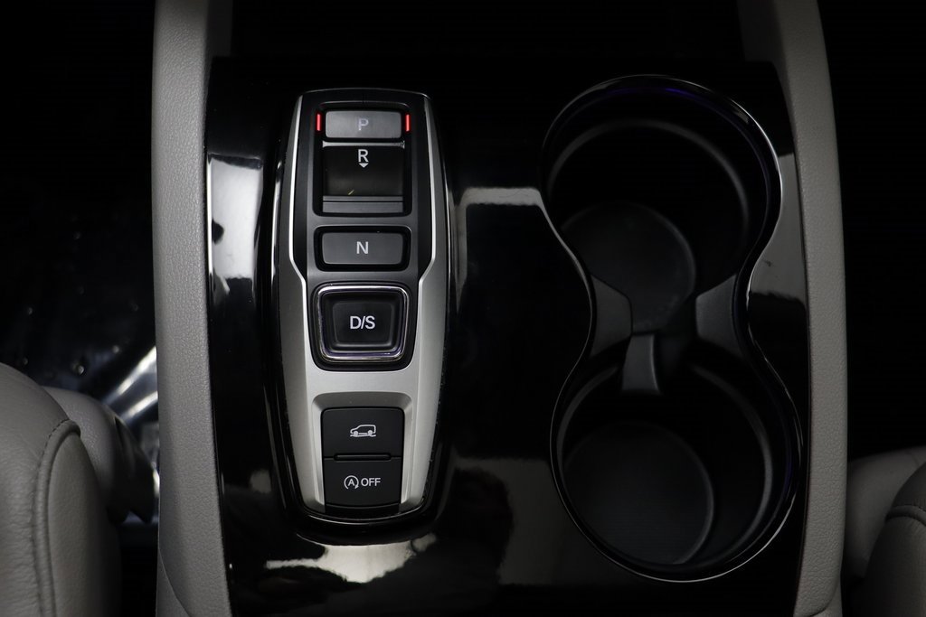 Used 2016 Honda Pilot Touring image 12