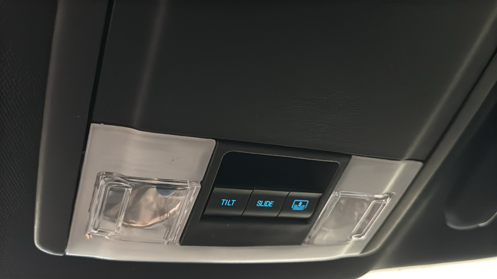 Used 2018 Ford Explorer Limited w/ Equipment Group 301A AWD/4WD image 21