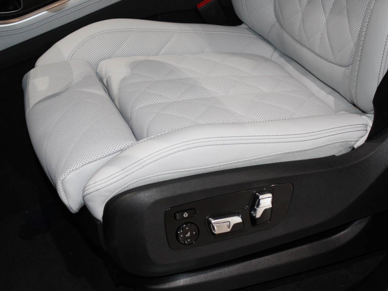 Used 2026 BMW X5 sDrive40i RWD image 14