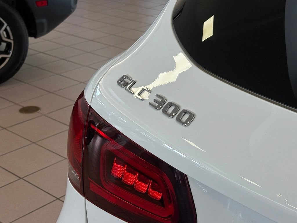Used 2021 Mercedes-Benz GLC 300 4MATIC image 10