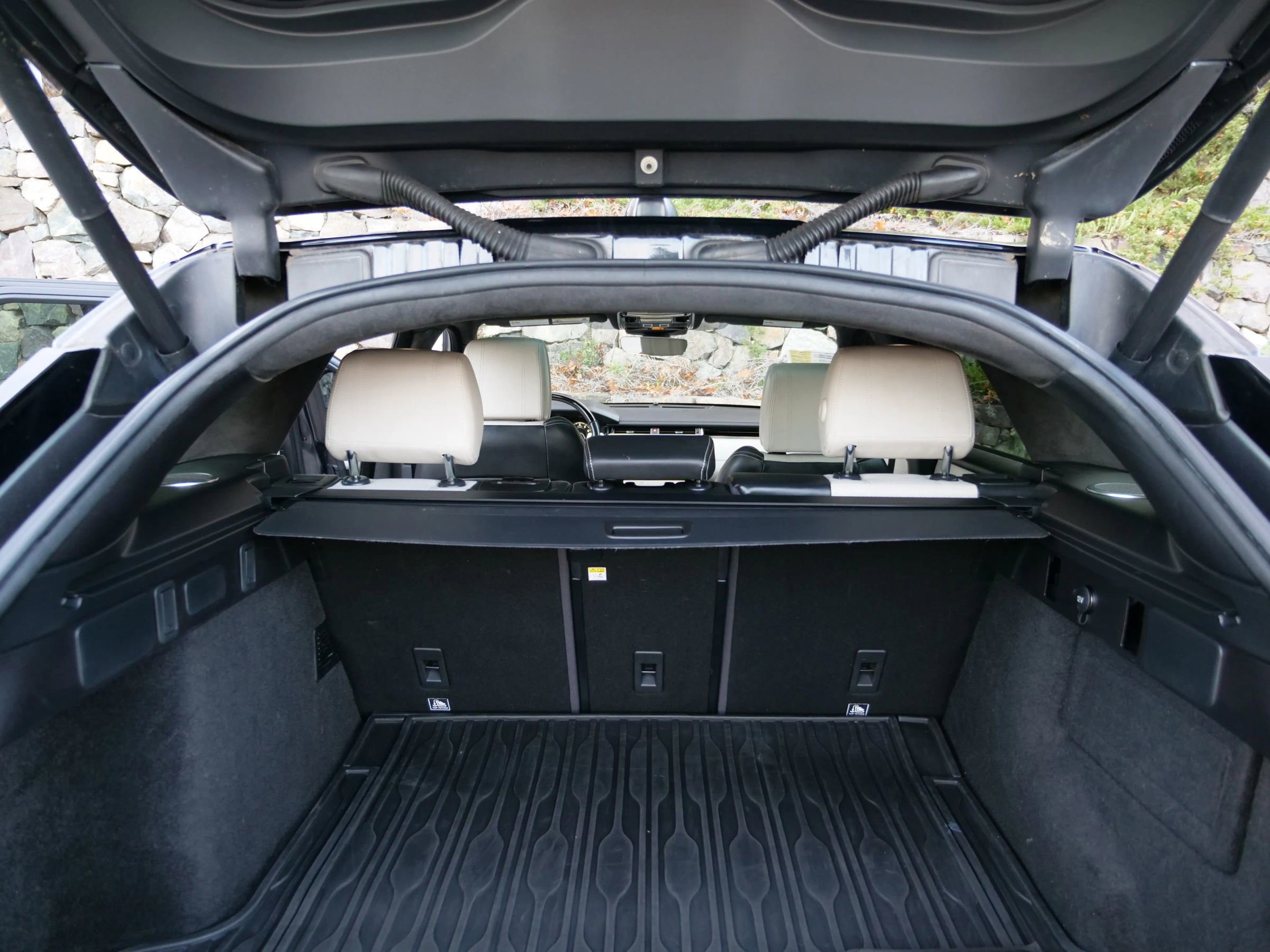 Used 2018 Land Rover Range Rover Velar R-Dynamic HSE image 30