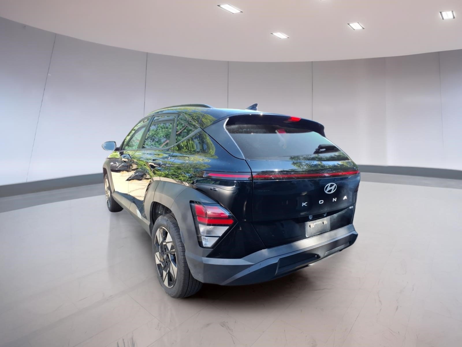 Used 2025 Hyundai Kona SEL AWD/4WD image 3