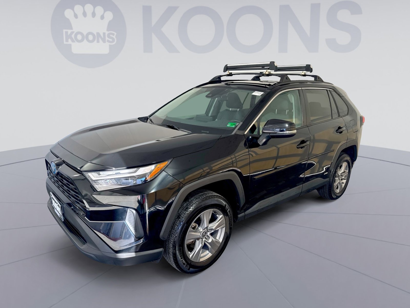 Used 2022 Toyota RAV4 XLE image 1