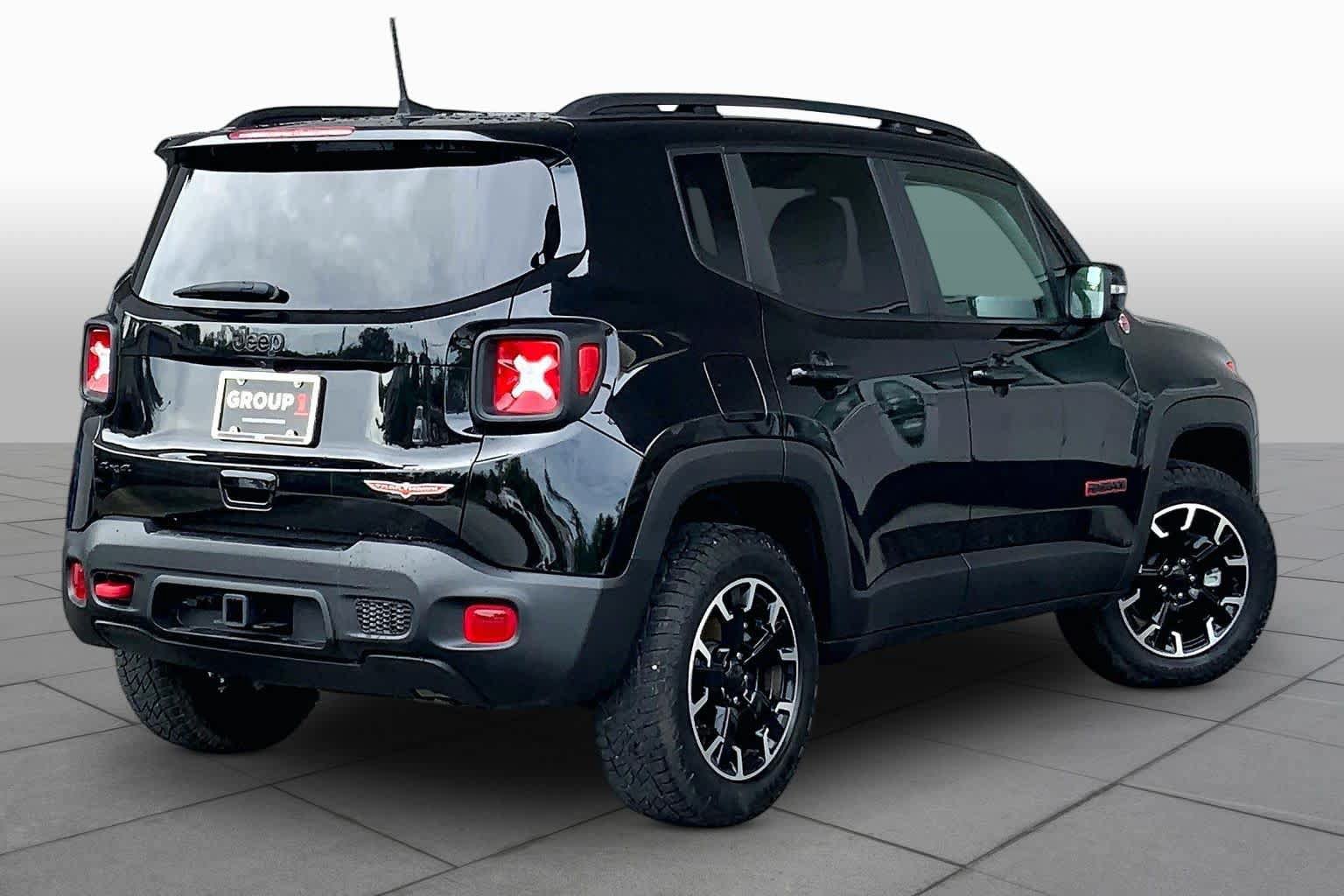 Used 2023 Jeep Renegade Trailhawk w/ Sun/Sound Group AWD/4WD image 13