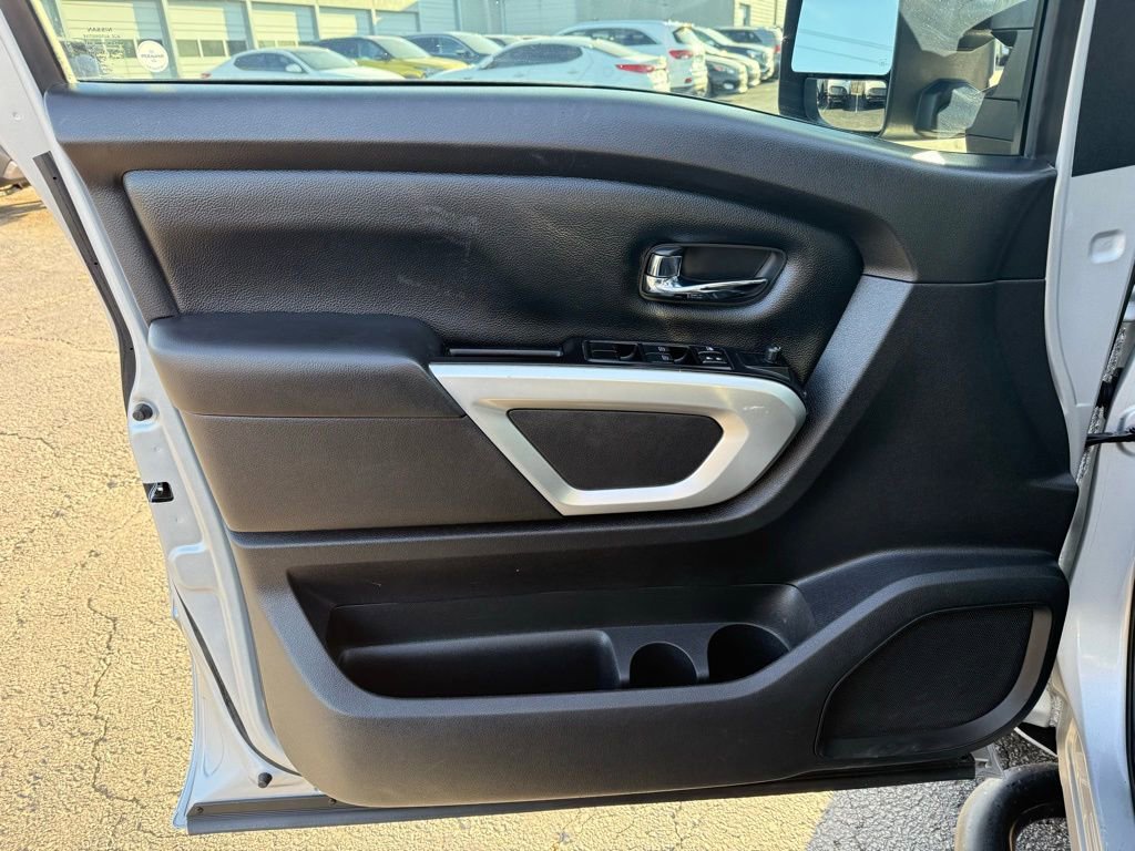 Used 2020 Nissan Titan SV w/ SV Convenience Package image 7