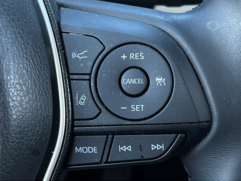 Used 2024 Toyota Venza LE AWD/4WD image 20