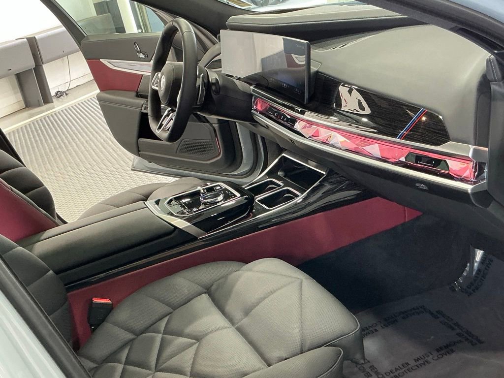 Used 2026 BMW 740i xDrive image 4