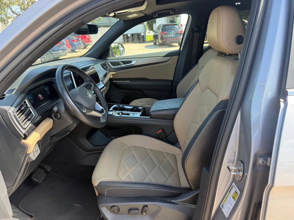 Used 2024 Volkswagen Atlas Cross Sport SE w/ Panoramic Sunroof Package FWD image 9