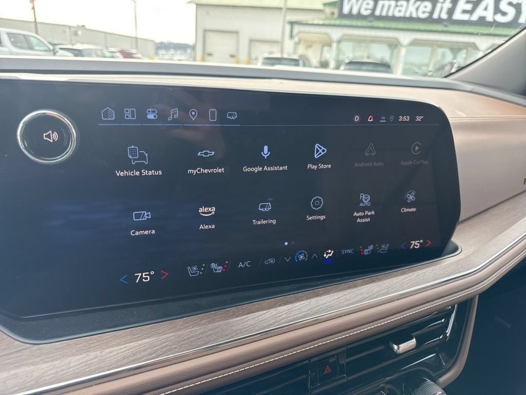 Used 2025 Chevrolet Suburban High Country AWD/4WD image 28