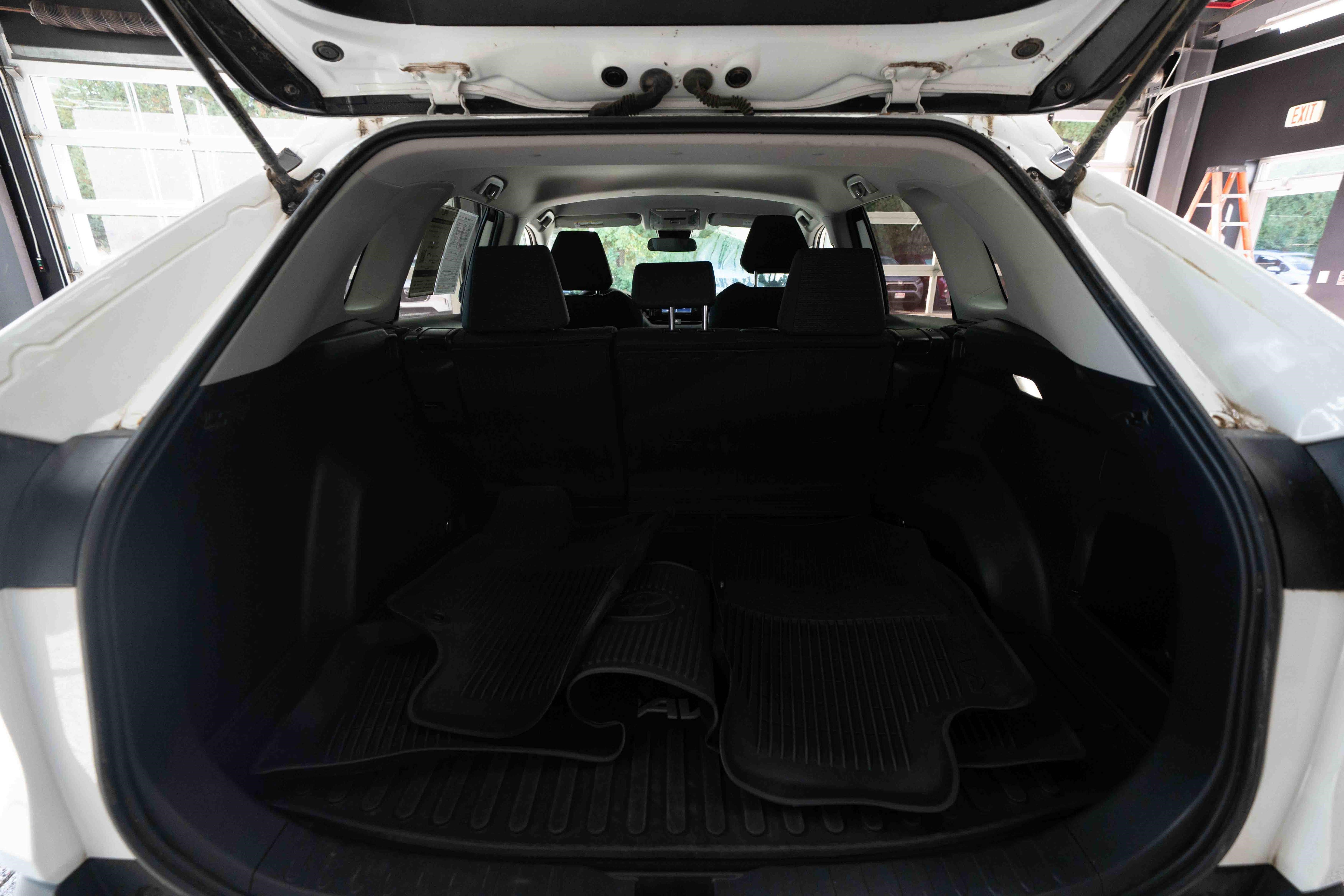 Used 2022 Toyota RAV4 LE AWD/4WD image 28