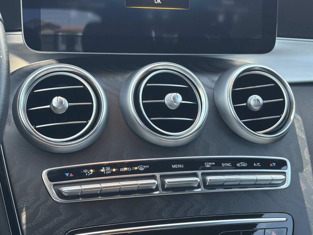 Used 2022 Mercedes-Benz GLC 300 image 11