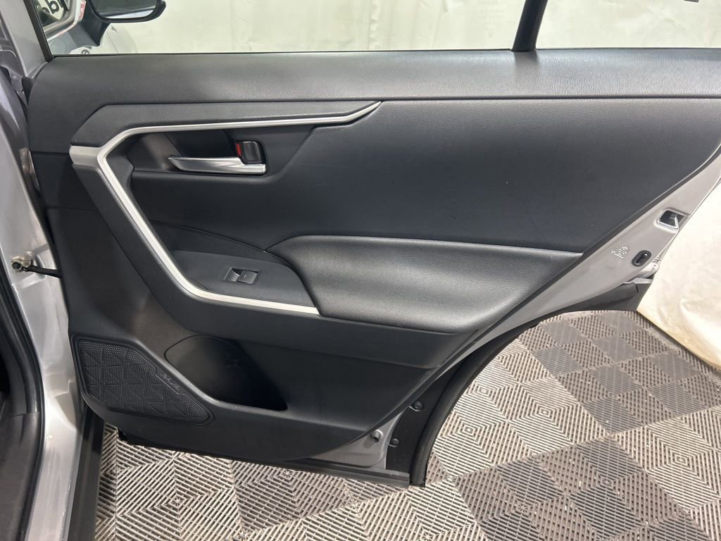 Used 2023 Toyota RAV4 SE image 15