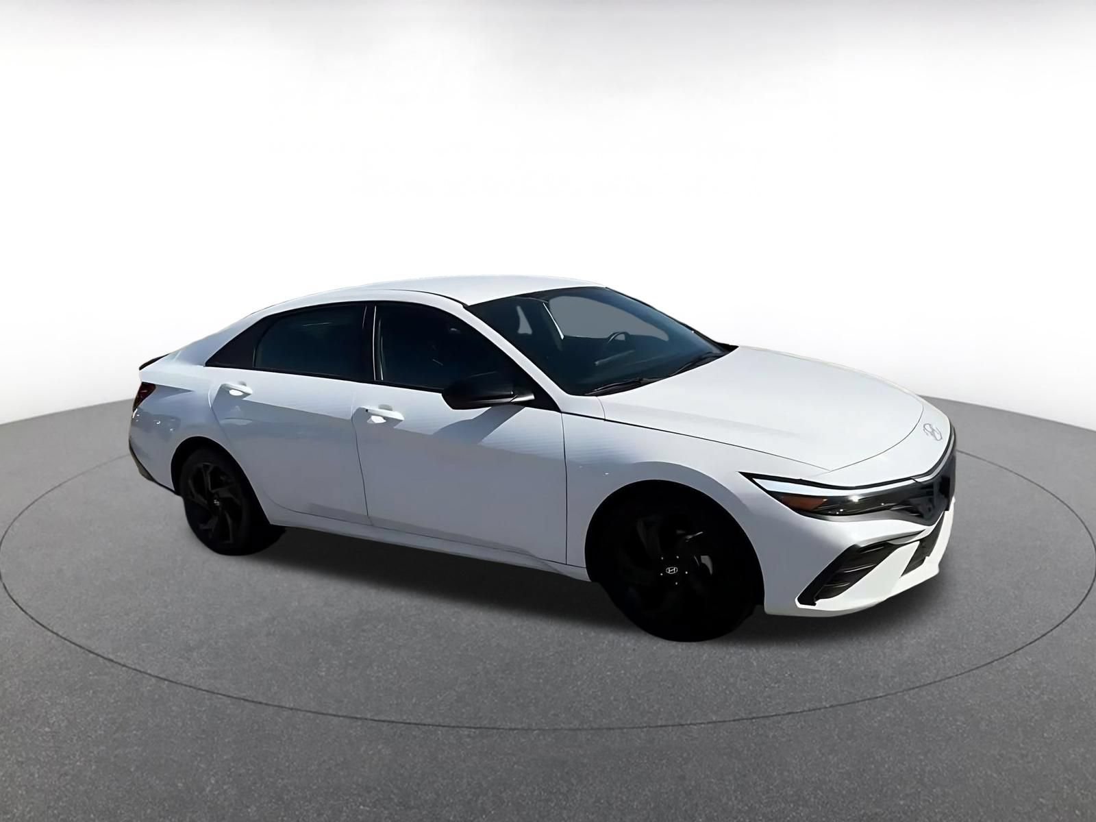 Used 2026 Hyundai Elantra Sport FWD image 2